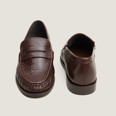 Round toe loafers brown