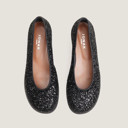 Ballet flats with low heels and round toes in black glitter | daurelia