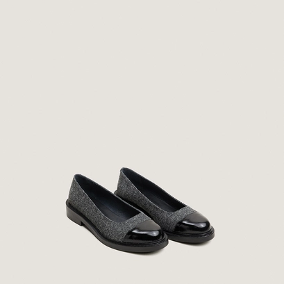 Round-toe ballet flats with low heels black/grey