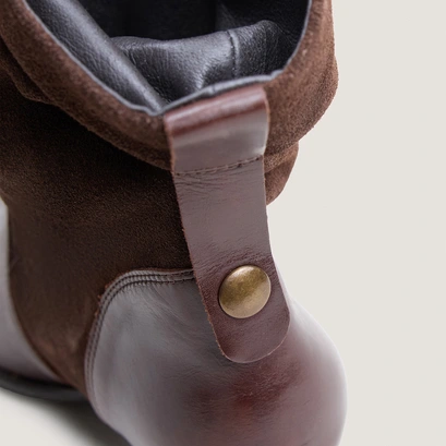 Pointed-toe ankle boots brown