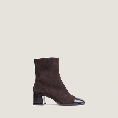 Heeled ankle boots with square toes brown