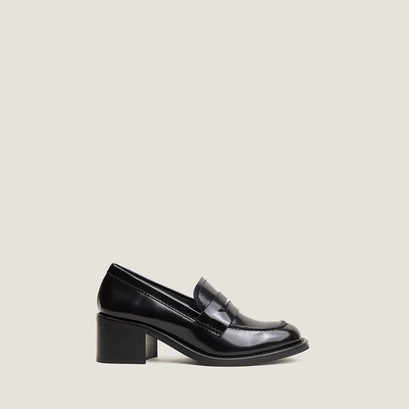 Heeled loafers black
