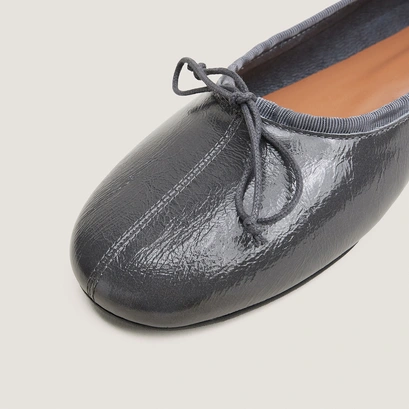 Ballet flats with small laces grey