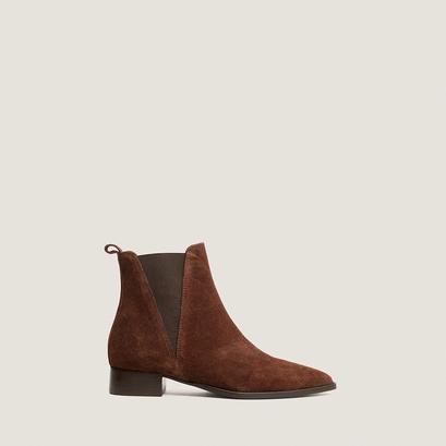 Chelsea boots with heels and pointed toes brown