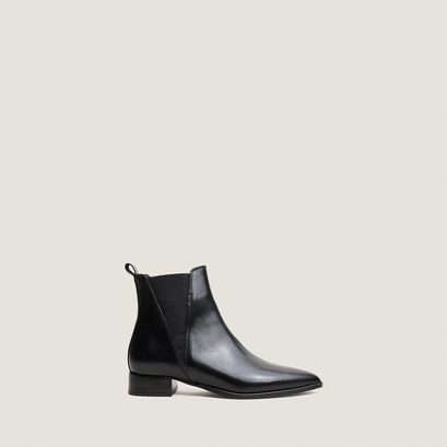 Chelsea boots with heels and pointed toes black