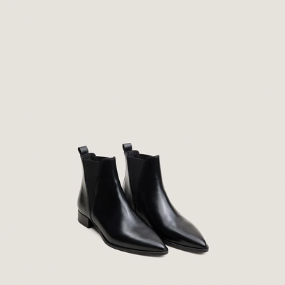 Chelsea boots with heels and pointed toes black