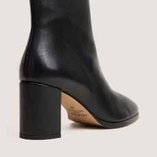 Heeled round-toe ankle boots black