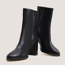 Heeled round-toe ankle boots black