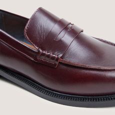 Round-toe loafers burgundy