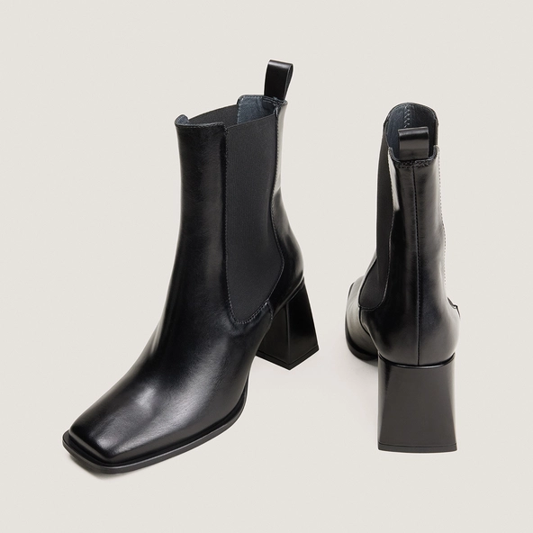 Block heel elastic ankle boots in black leather | DUDU