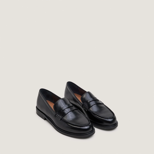 Round-toe loafers in black leather | DRACULA