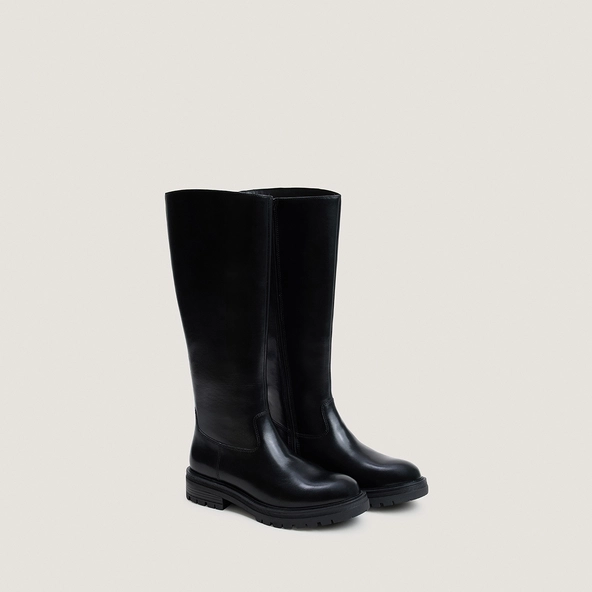 Boots with lug soles in black leather | AGILUS