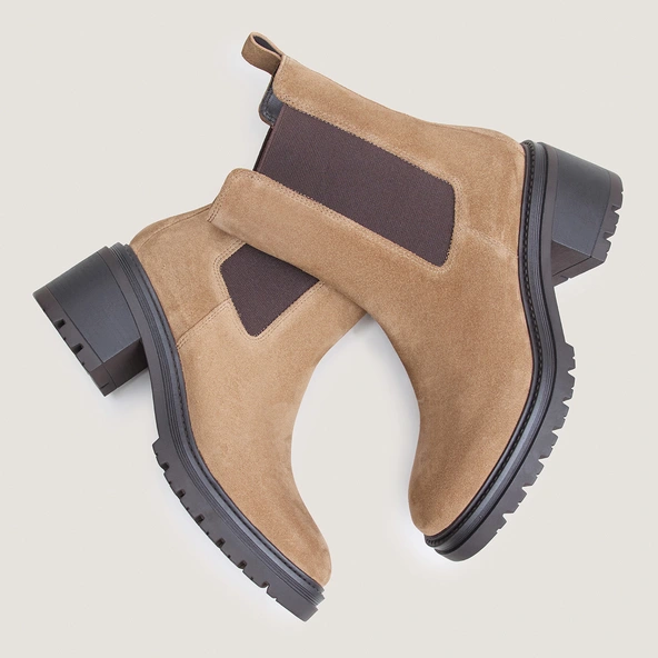 Chelsea boots with lug soles in beige split leather | ASTROS