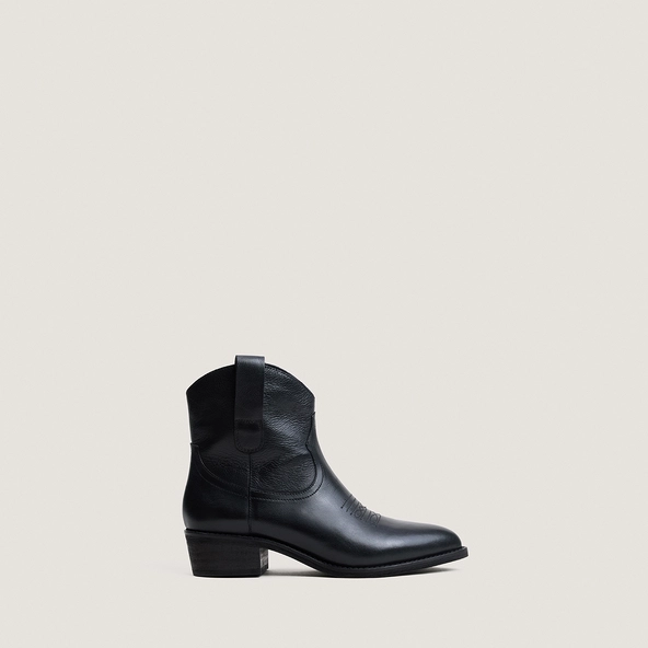 Ankle boots with low heels in black grained leather | TALY
