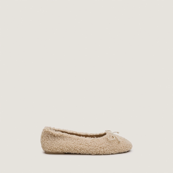 Slippers in beige fluffy | JANUARY