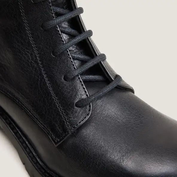 Lace-up lowboots in black grained leather | ROMAIN