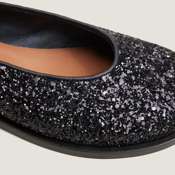 Ballet flats with low heels and round toes in black glitter | DAURELIA