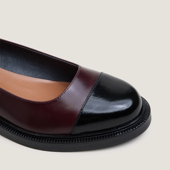 Round-toe ballet flats with low heels in black shiny leather and burgundy leather | DOUM