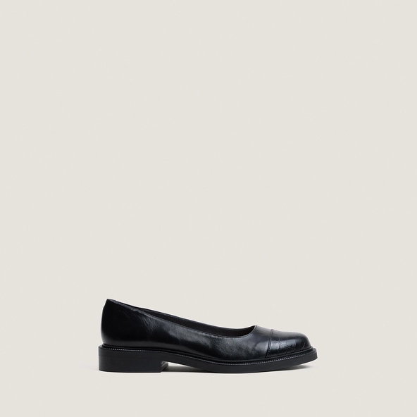 Round-toe ballet flats with low heels in black leather and black croc-effect | DOUM
