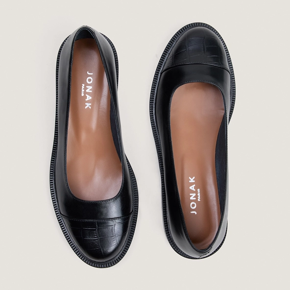 Round-toe ballet flats with low heels in black leather and black croc-effect | DOUM