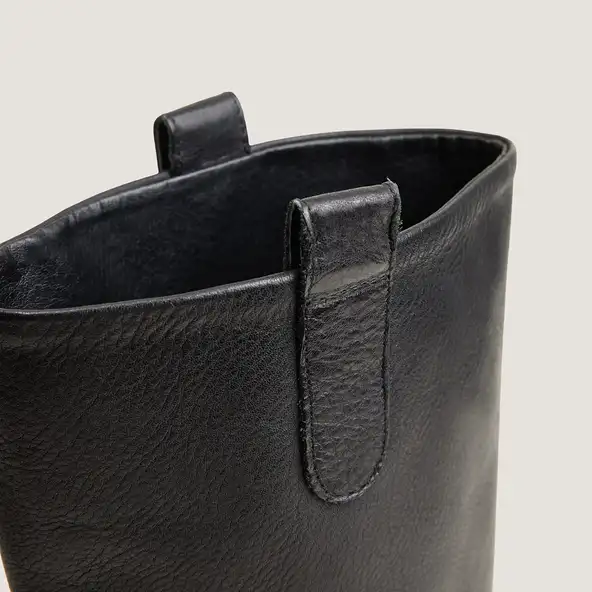 Tall Boots with Lug Soles in black grained leather | ROXY