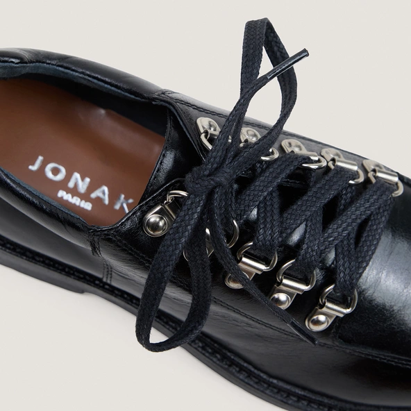 Lace-up derbies in black leather | DOEILLET