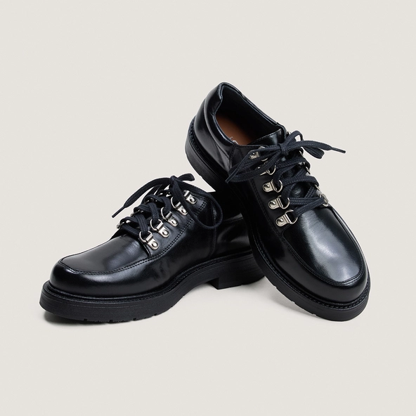 Lace-up derbies in black leather | DOEILLET