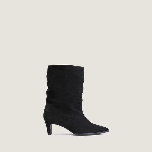 Heeled ankle boots with pointed toes in black suede | PY