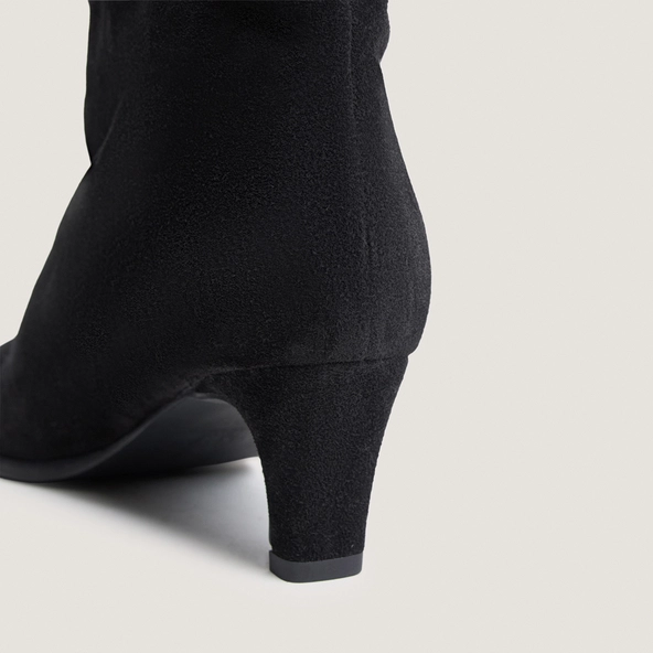 Heeled ankle boots with pointed toes in black suede | PY
