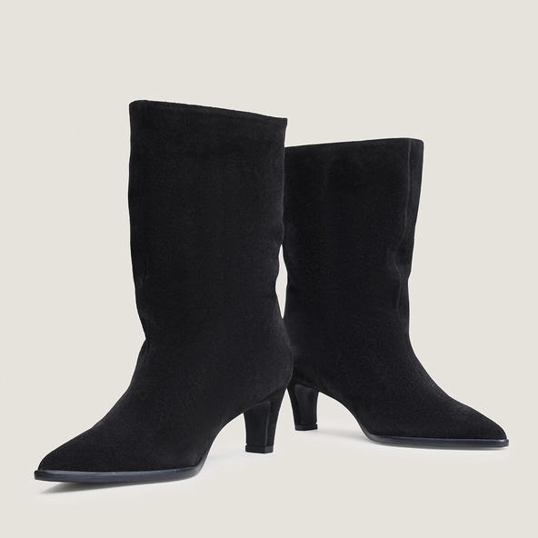 Heeled ankle boots with pointed toes in black suede | PY