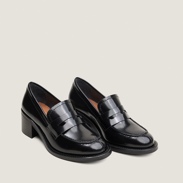 Heeled loafers in black glazed leather | DOLLEGE