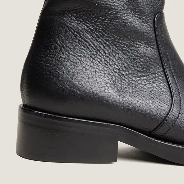 Lace-up heeled ankle boots in black grained leather | DIO