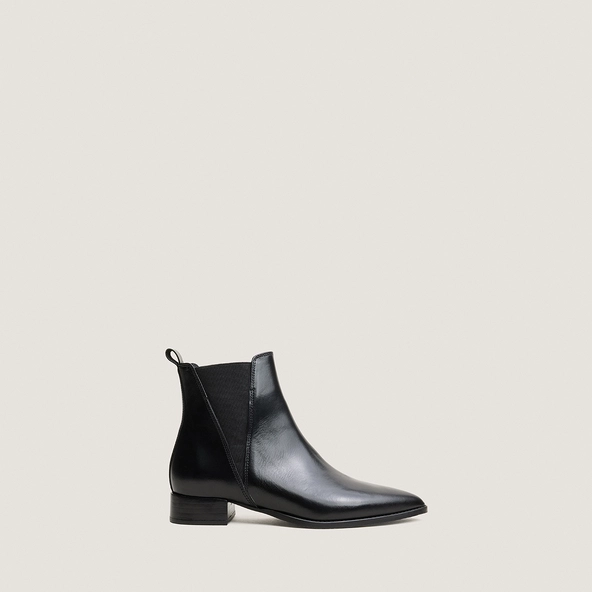 Chelsea boots with heels and pointed toes in black leather | ANOKA