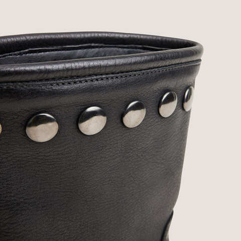 Rivets lowboots with lug soles black