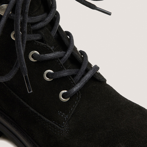 Lace-up lug-sole low boots black