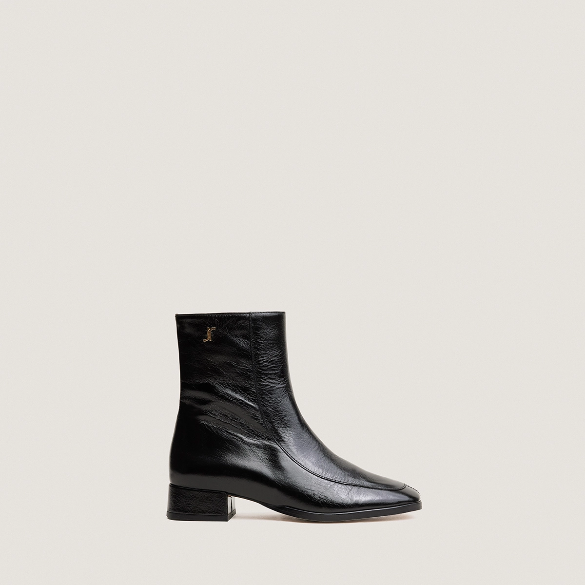 Square-toe ankle boots in black vintage leather | VAREL