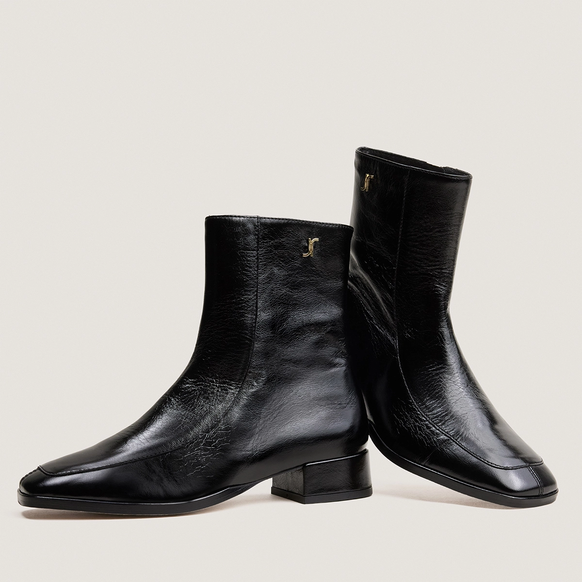 Square-toe ankle boots in black vintage leather | VAREL