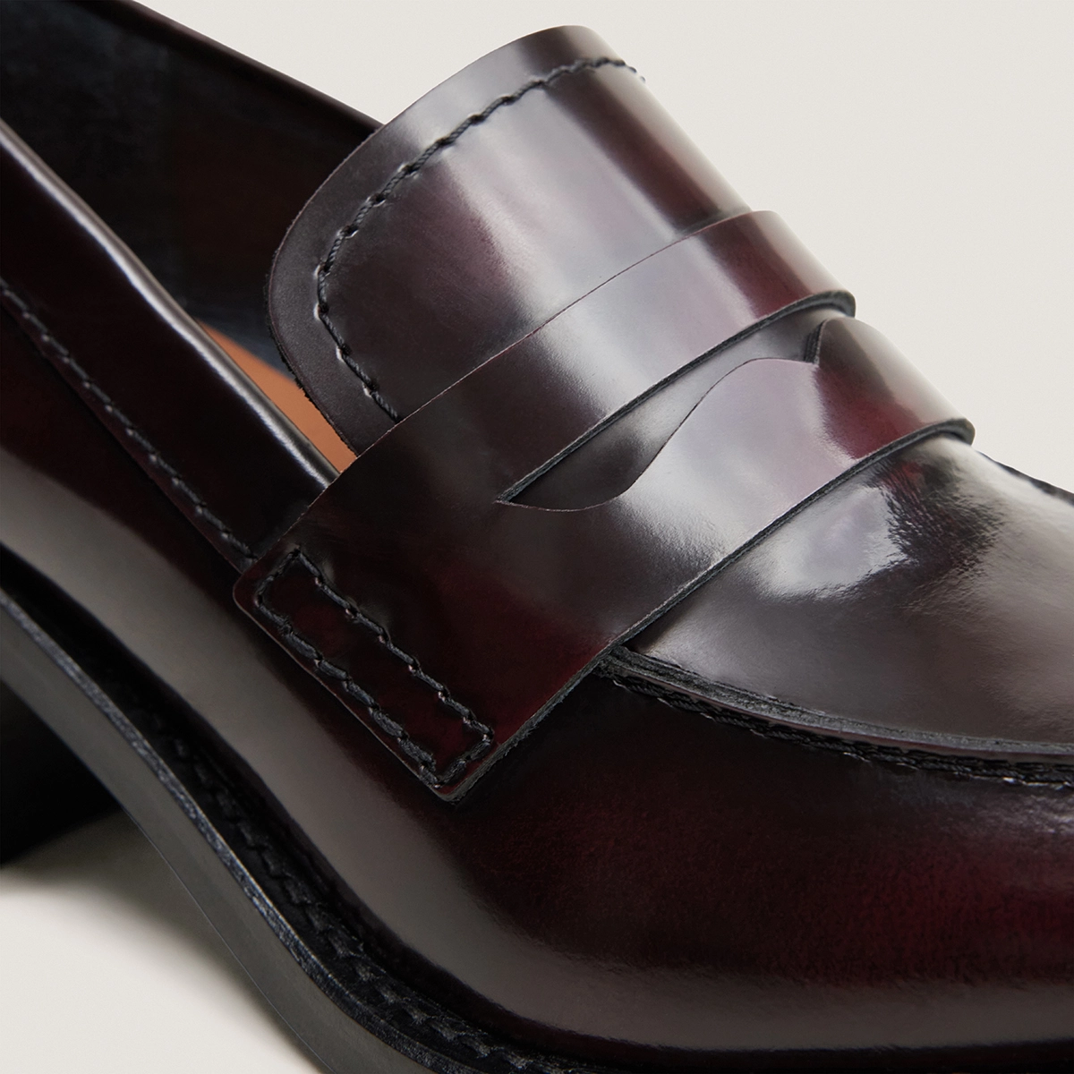Heeled loafers in glossy burgundy leather | DOLLEGE