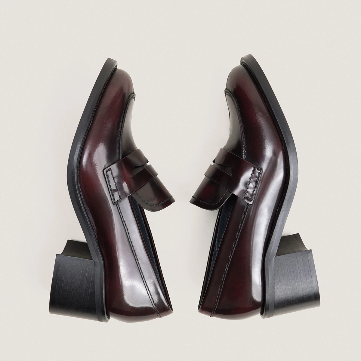 Heeled loafers in glossy burgundy leather | DOLLEGE