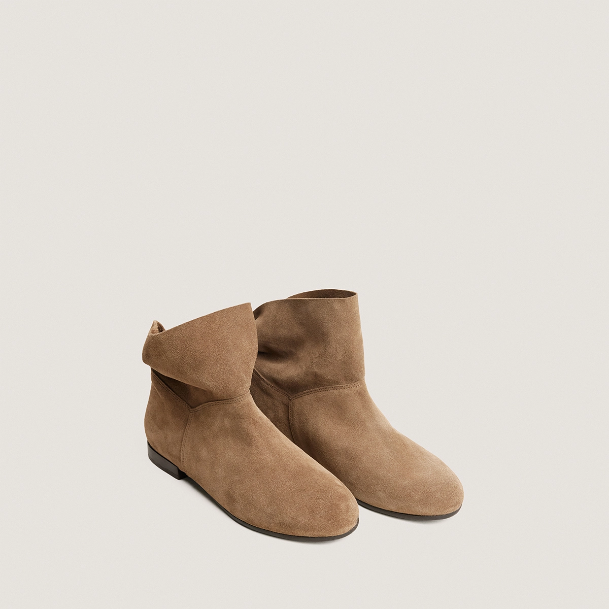 Flat ankle boots in taupe suede leather | PLUTON