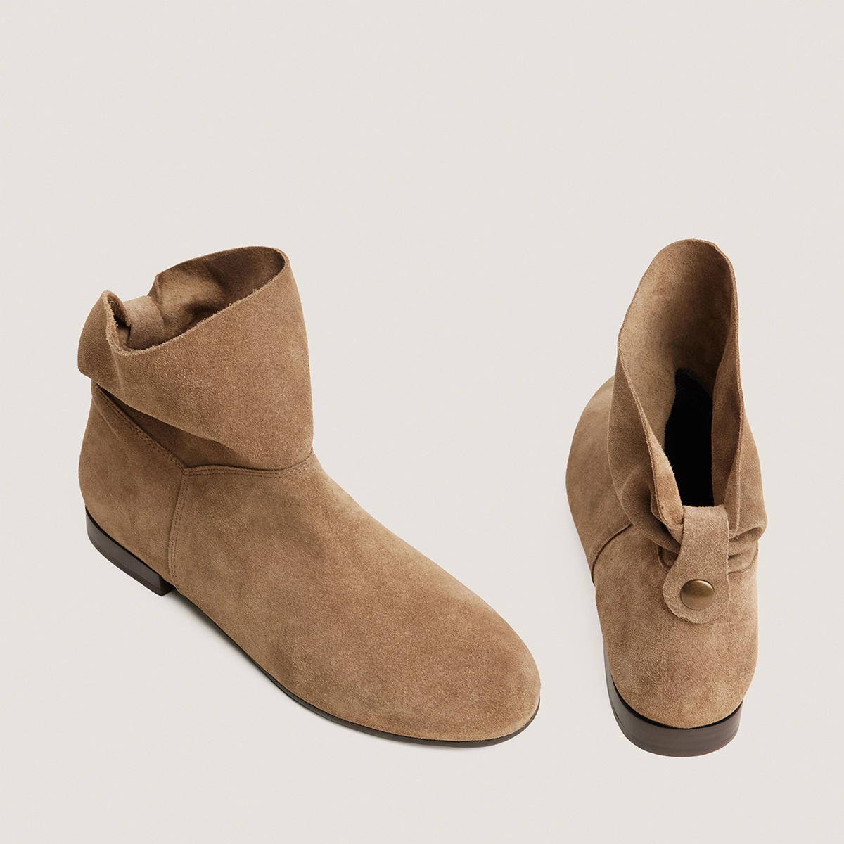 Flat ankle boots in taupe suede leather | PLUTON