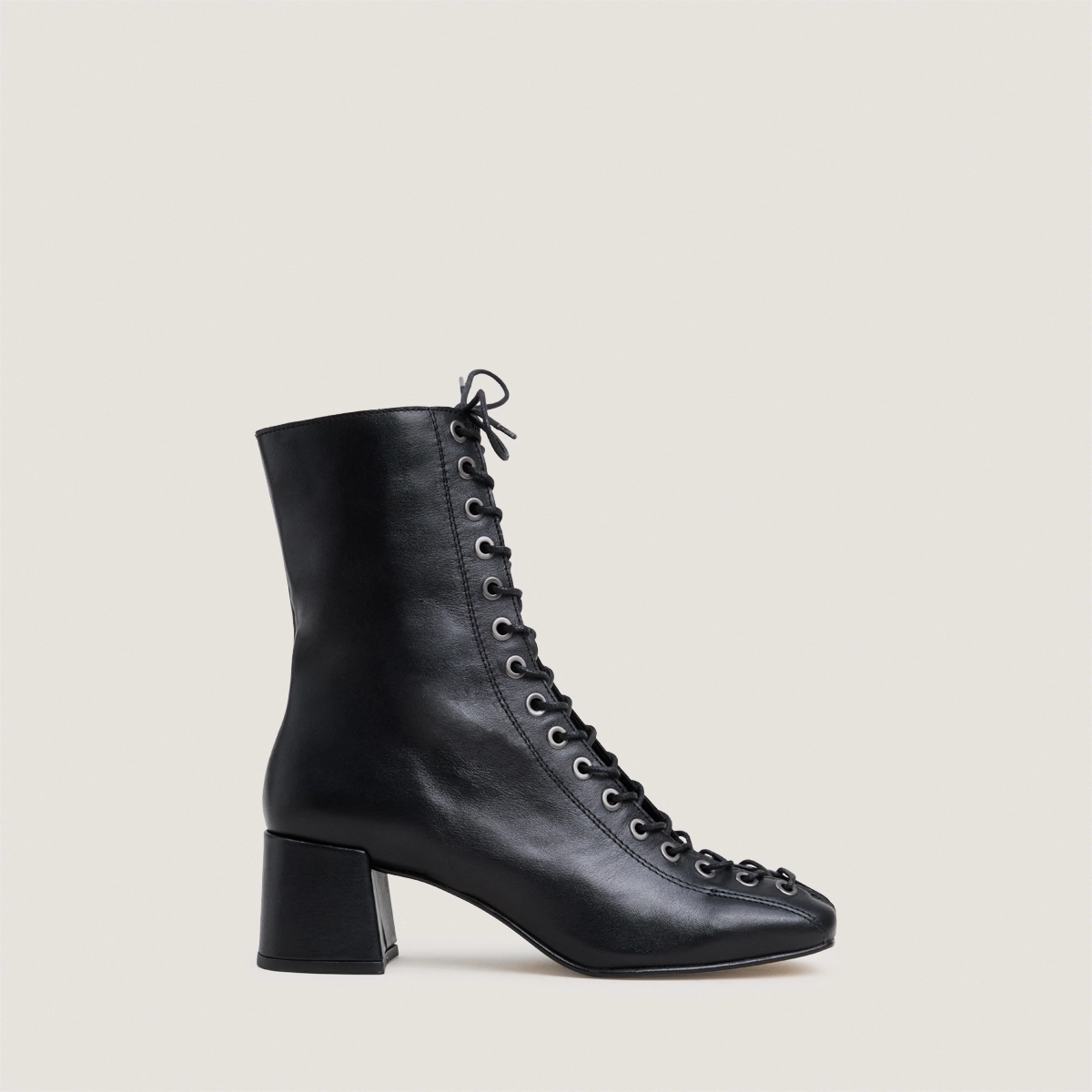 Heeled ankle boots in black leather | VAMELINE