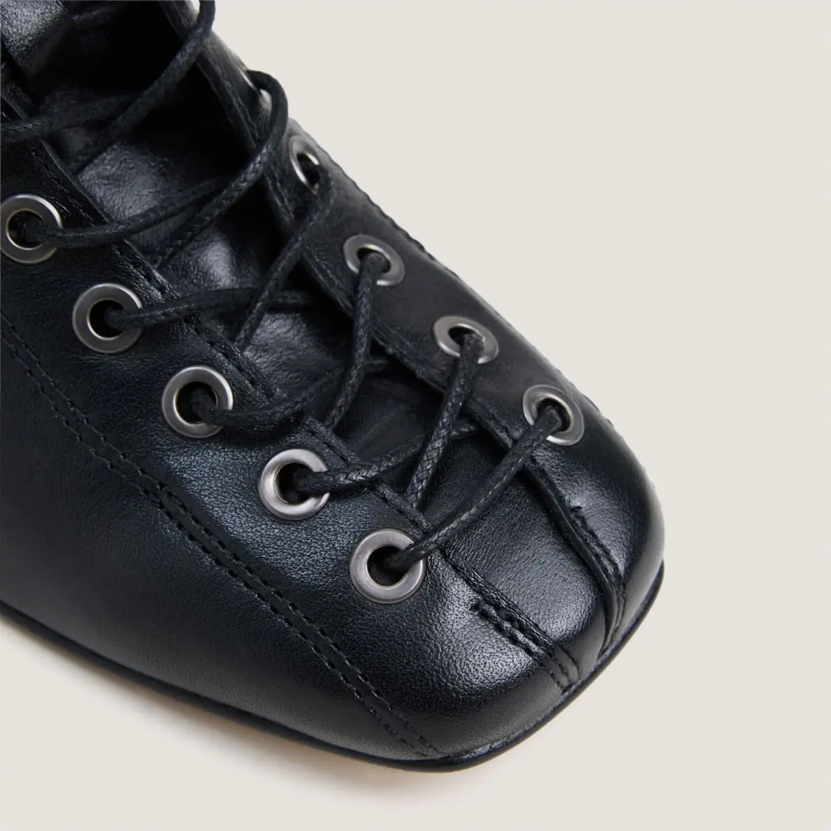 Heeled ankle boots in black leather | VAMELINE