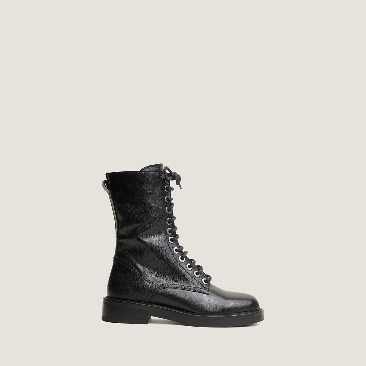 Heeled lowboots in black grained leather | APHELIE
