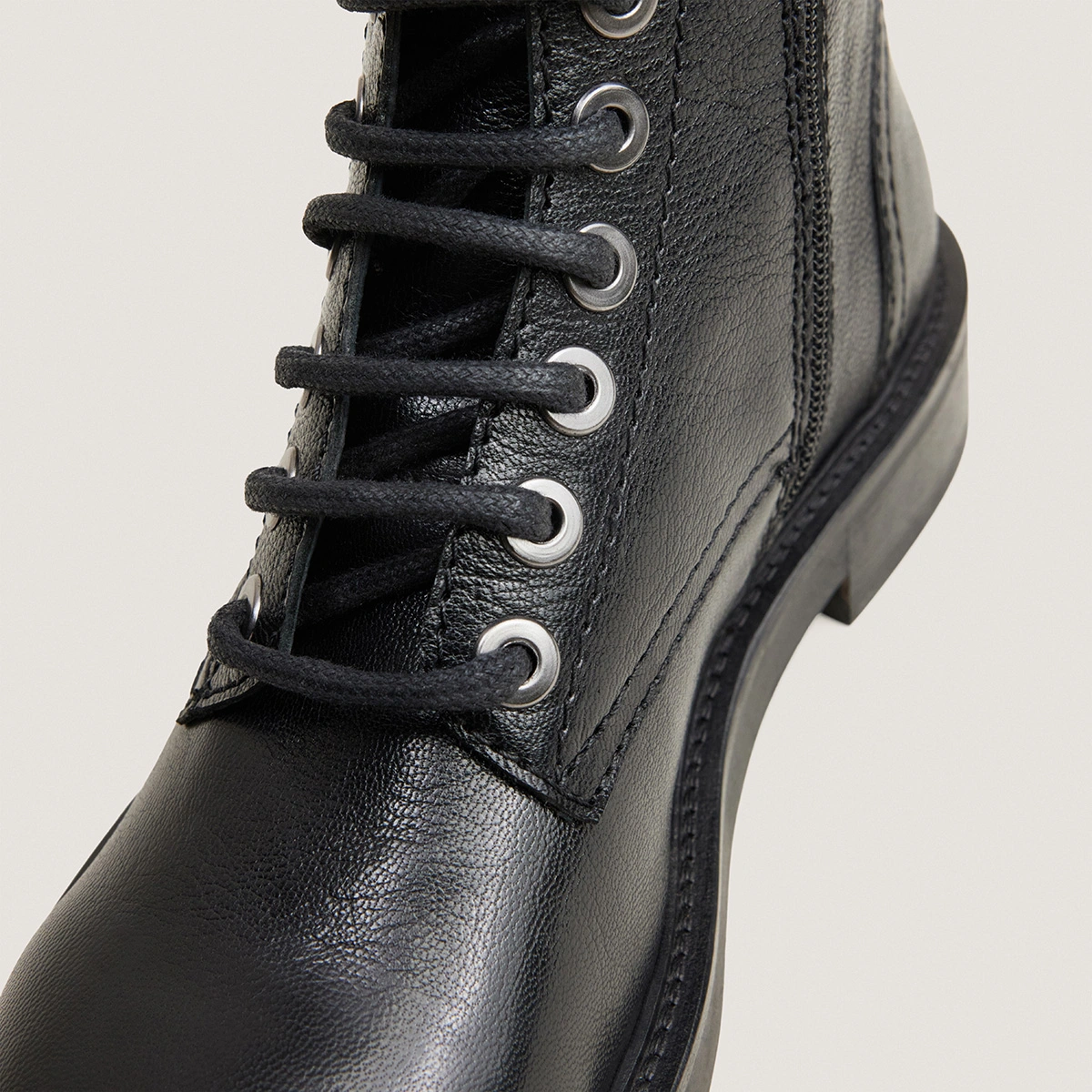 Heeled lowboots in black grained leather | APHELIE