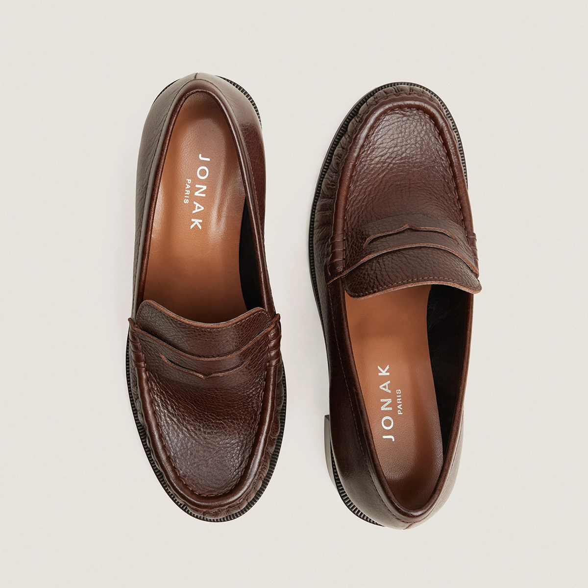 Heeled loafers in brown grained leather | DELICIEUX