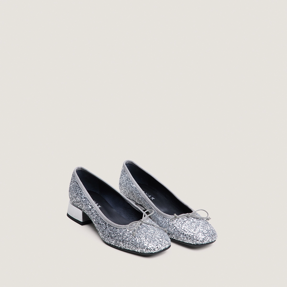 Round-Toe Ballet Flats in silver glitter and silver mirror leather | DYBIL