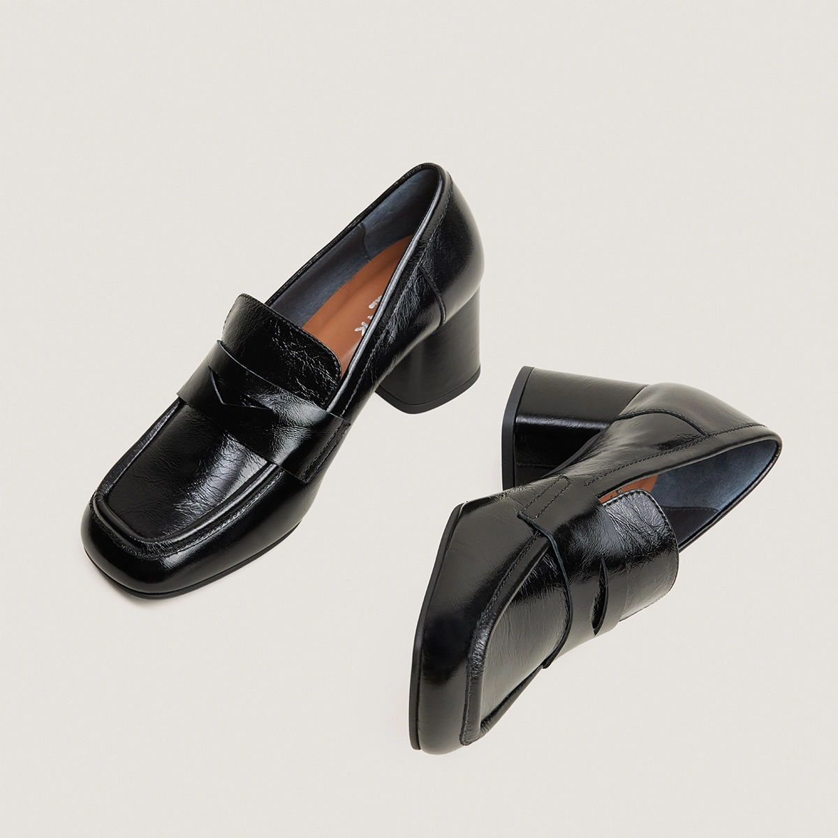 Loafers with square-toes in black shiny leather | DUCHE
