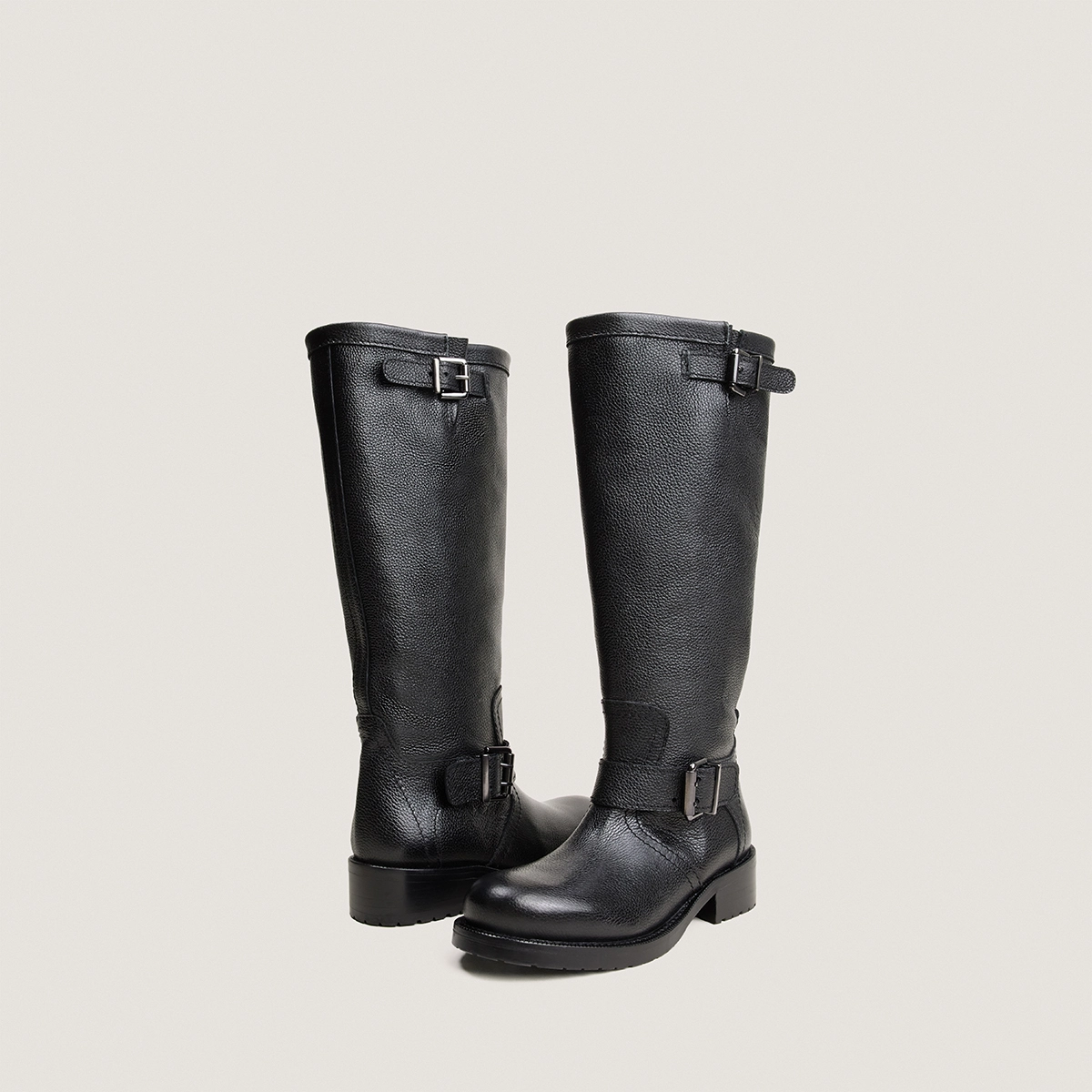 Boots with round toes in black grained leather | DIKE