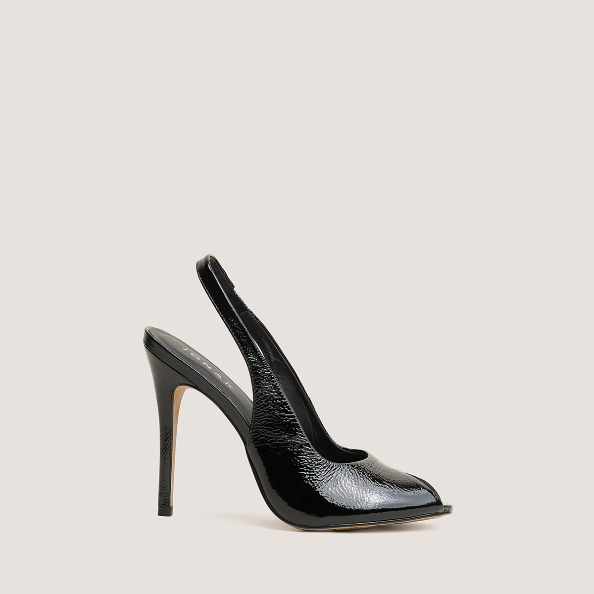 Slingbacks with round toes in black pleated patent leather | FATALE